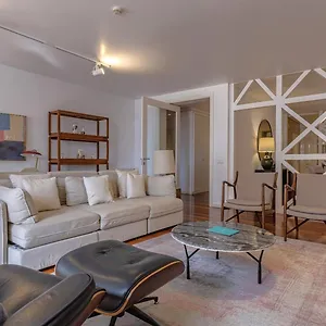 https://chiado-3bedroom-wonder.hotels-lisbon-portugal.com